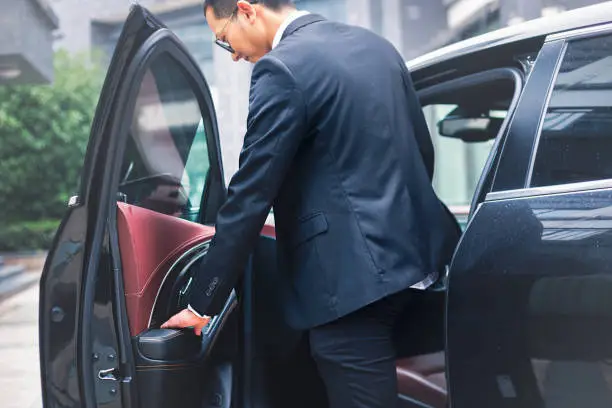 Royal Palm Yacht & Country Club Car Service Boca Raton, Florida | Luxury Limo & Black Car Service limo car service boca raton