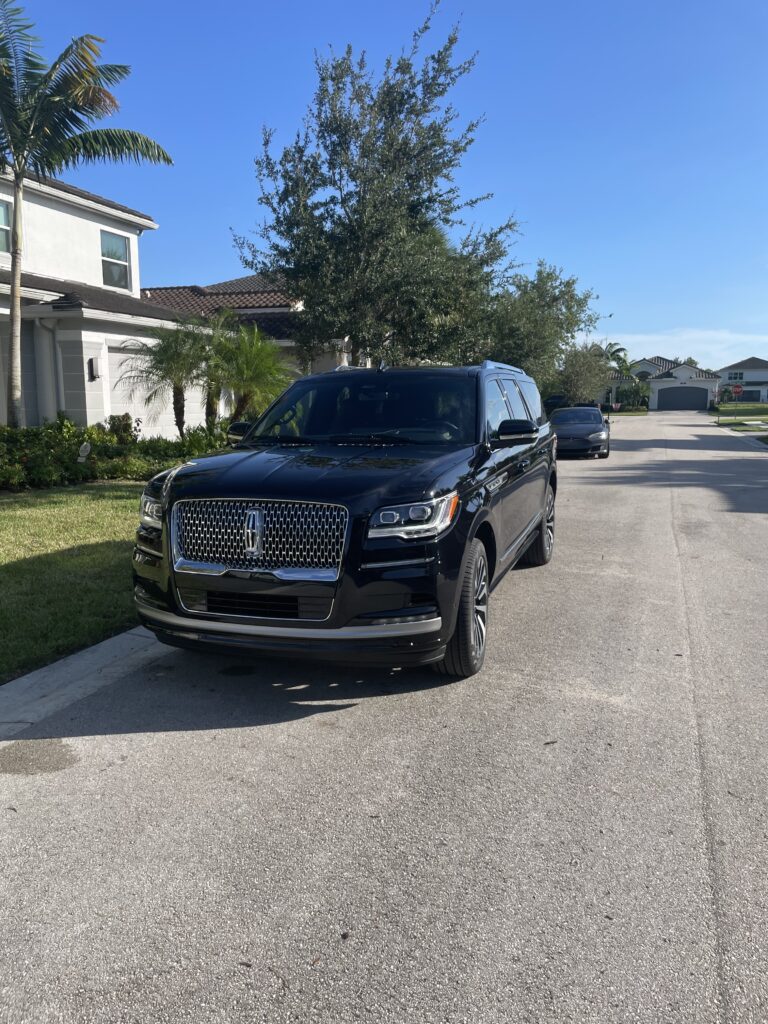 Luxury limo and black car service boca raton - Private Aviation & FBO Transfers