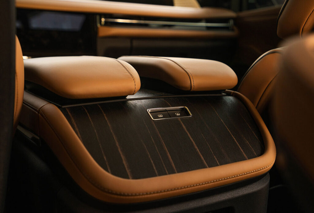 Signature Aviation Palm Beach Transportation - Luxury limo and black car service boca raton